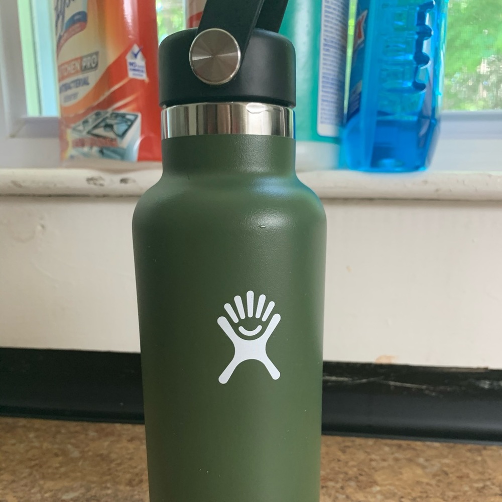 18oz olive green hydroflask with standard top